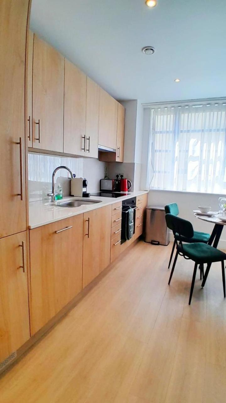 Modern & 3bedroom Flat With Pvt Balcony Steps From Regent's Park Londen