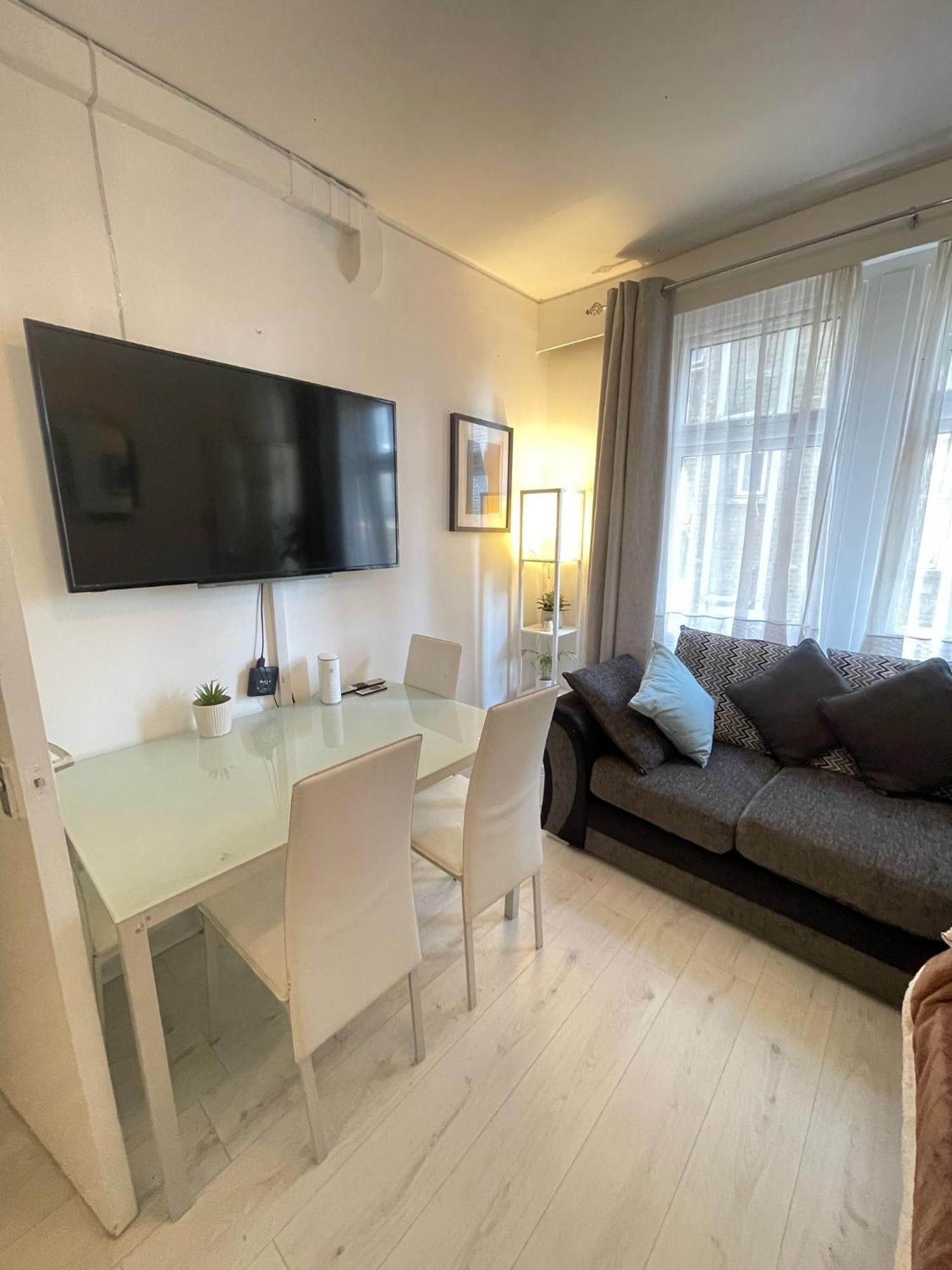 Lovely 2 Bed Flat 2 Floor Miles Londres