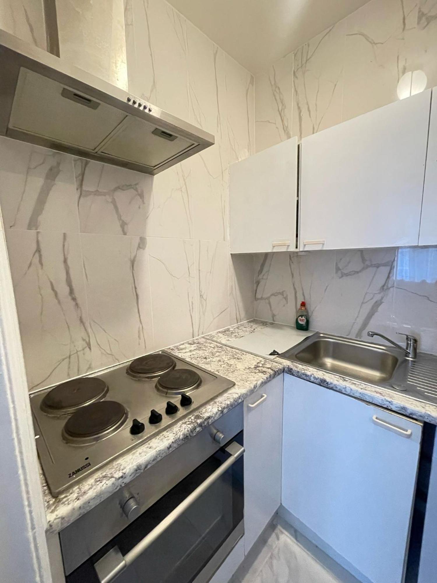 Lovely 2 Bed Flat 2 Floor Miles * Londres