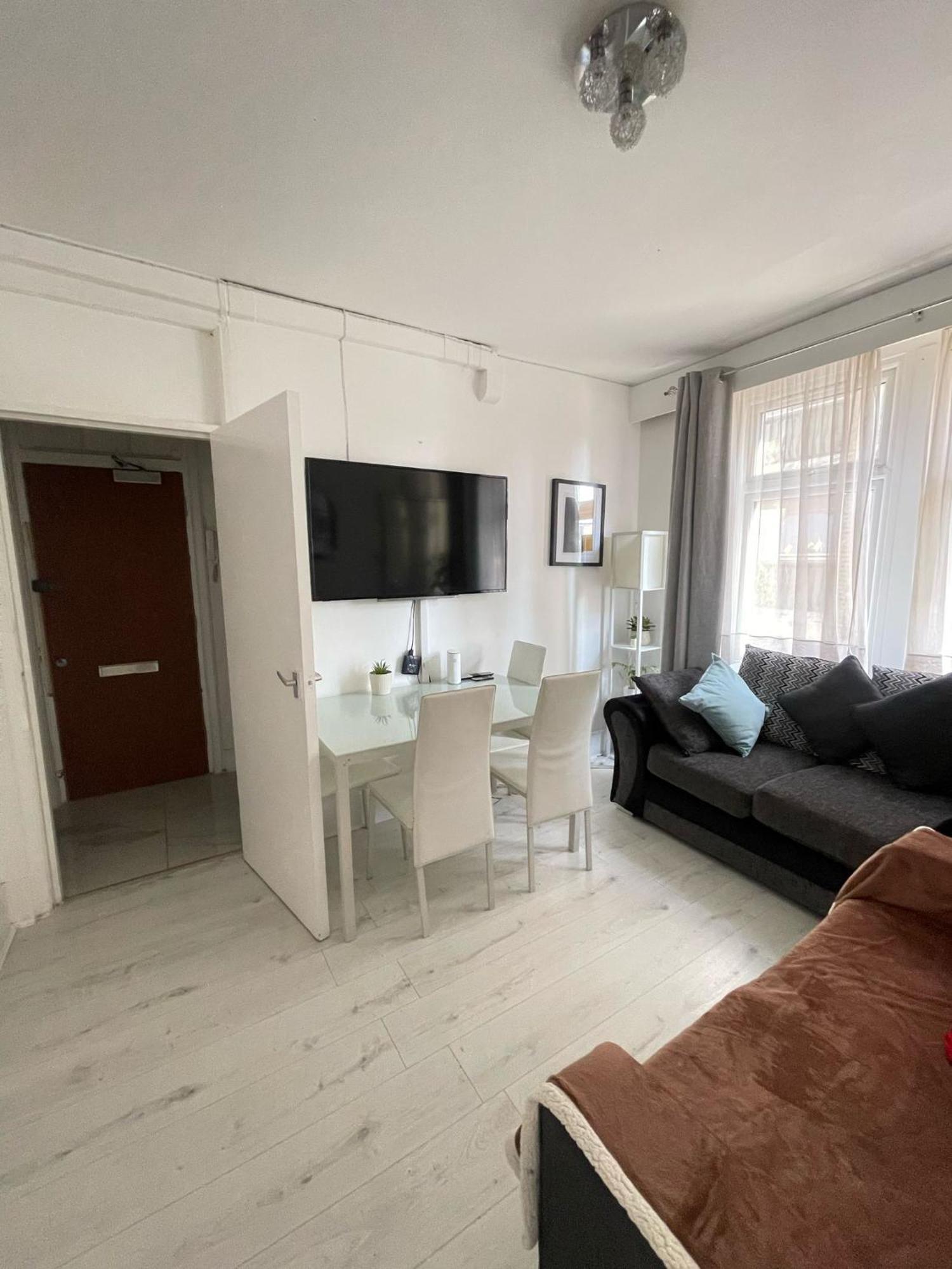 Lovely 2 Bed Flat 2 Floor Miles Apartamento *
