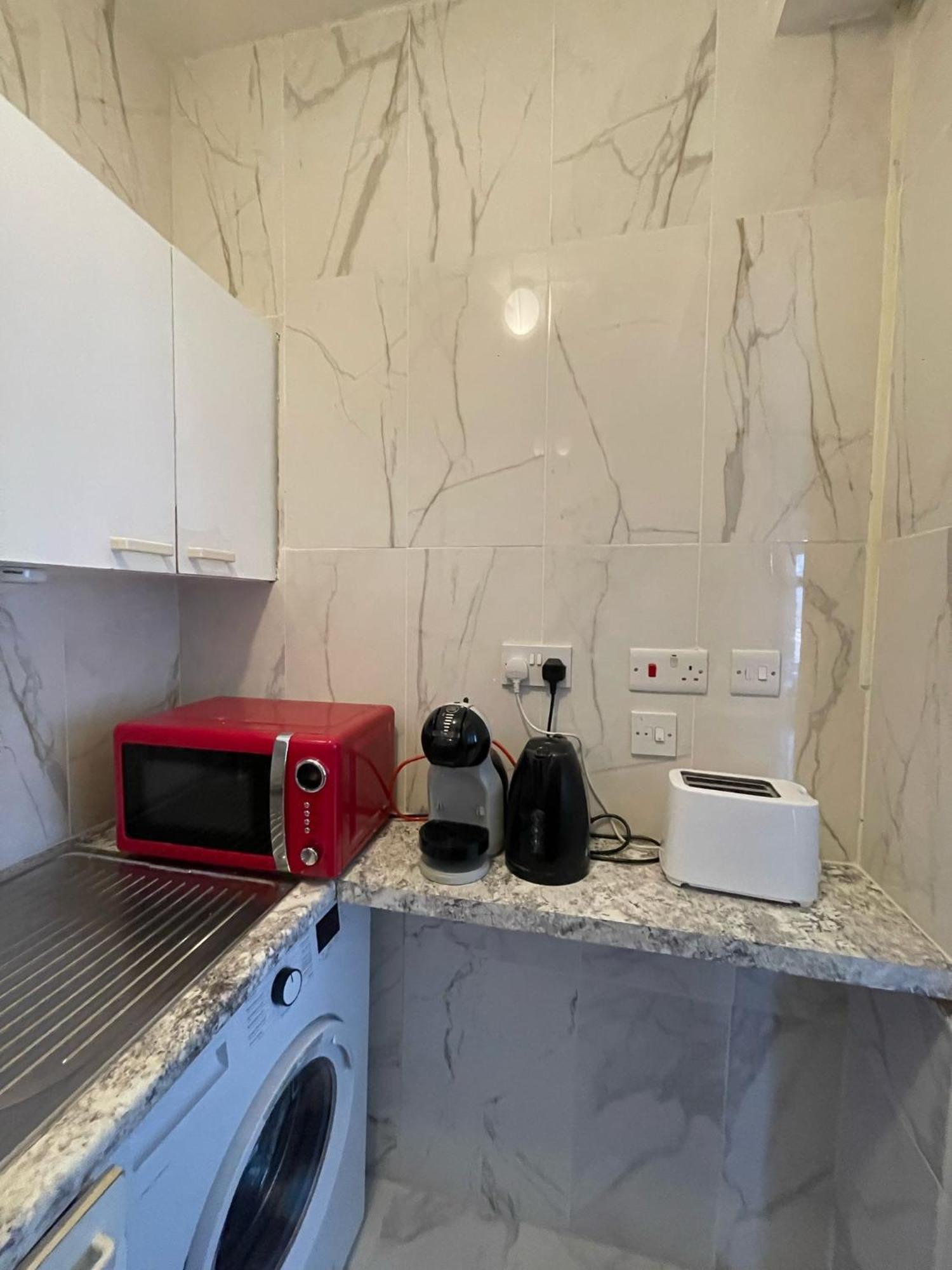 Lovely 2 Bed Flat 2 Floor Miles Londres