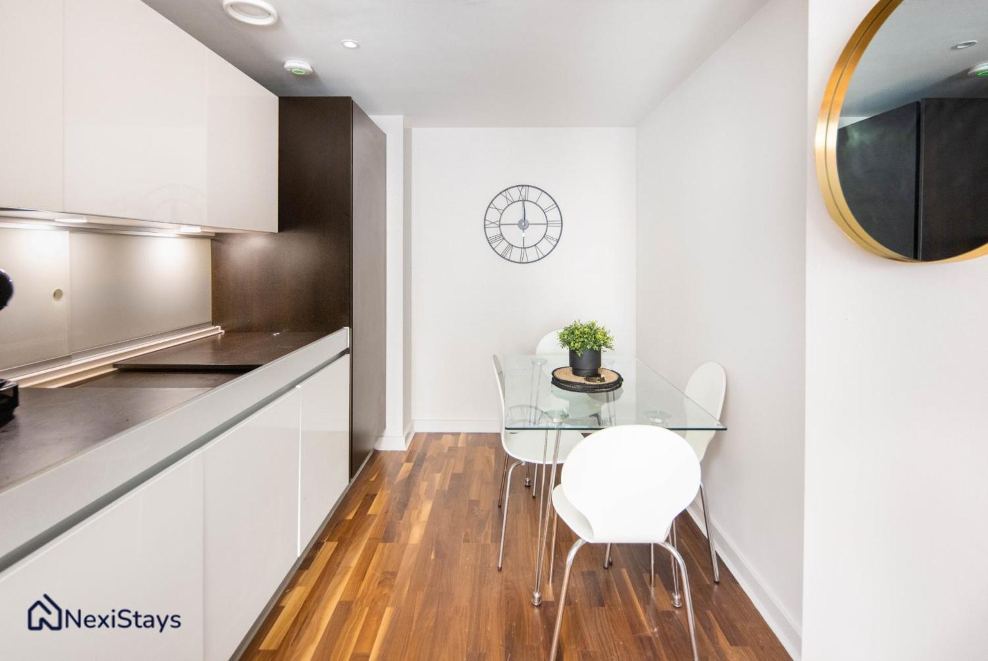 5 Mins Walk To Moorgate, Tranquil Retreat London