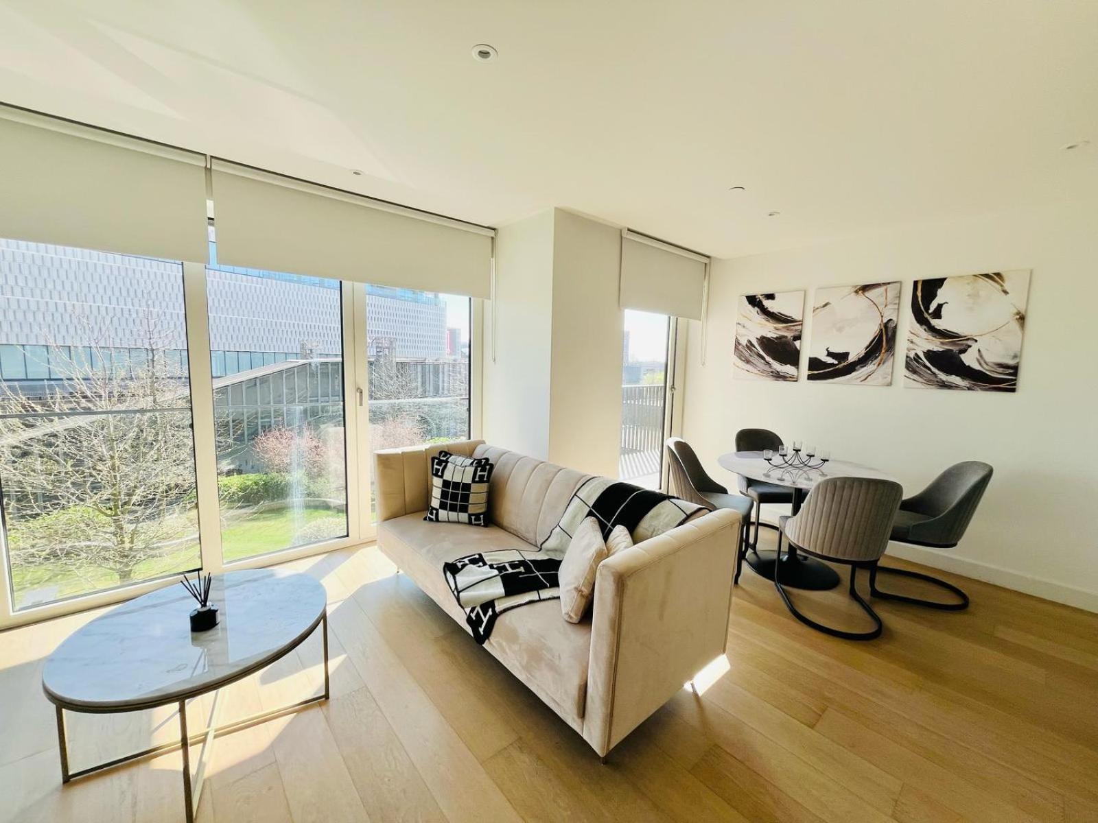 Appartement Chic Westfield Retreat - Two Bedroom Two Bathroom Luxury In White *