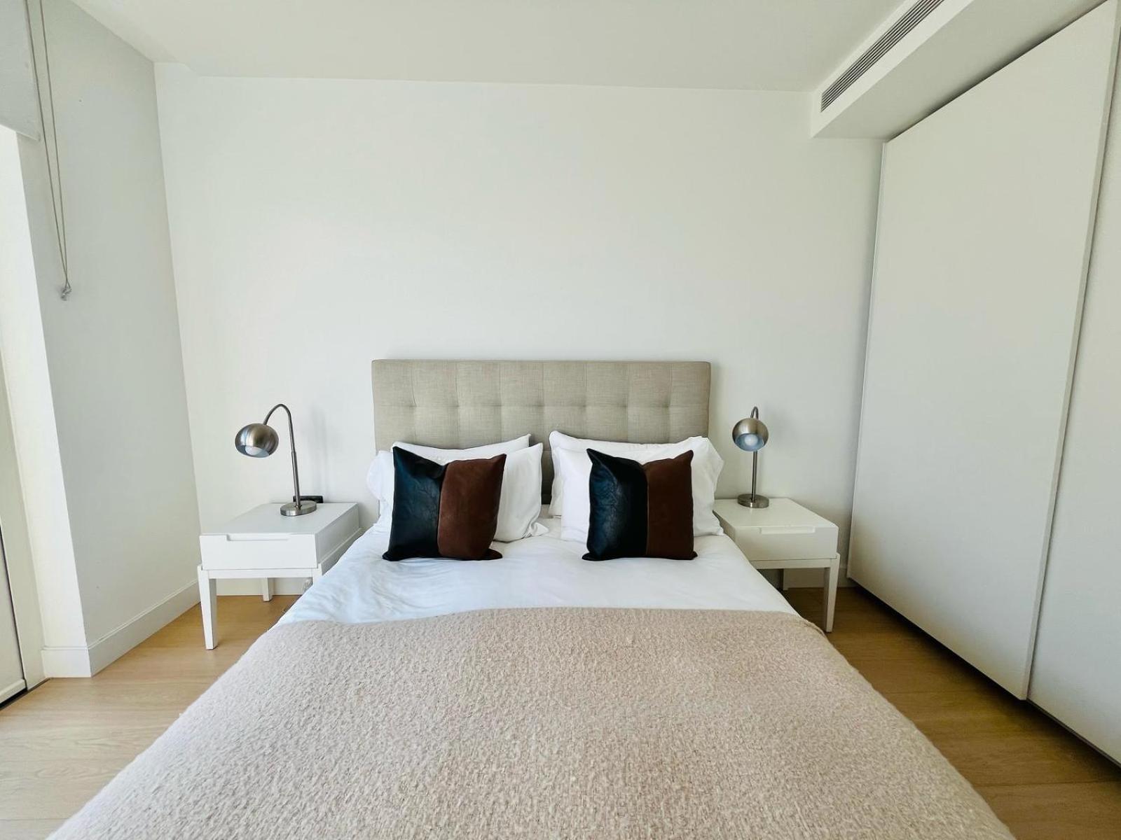 Chic Westfield Retreat - Two Bedroom Two Bathroom Luxury In White Appartement Londres