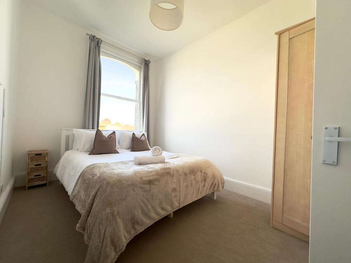 Appartement 3 Bed, 2 Bath With Terrace & Local Entertainment Londres