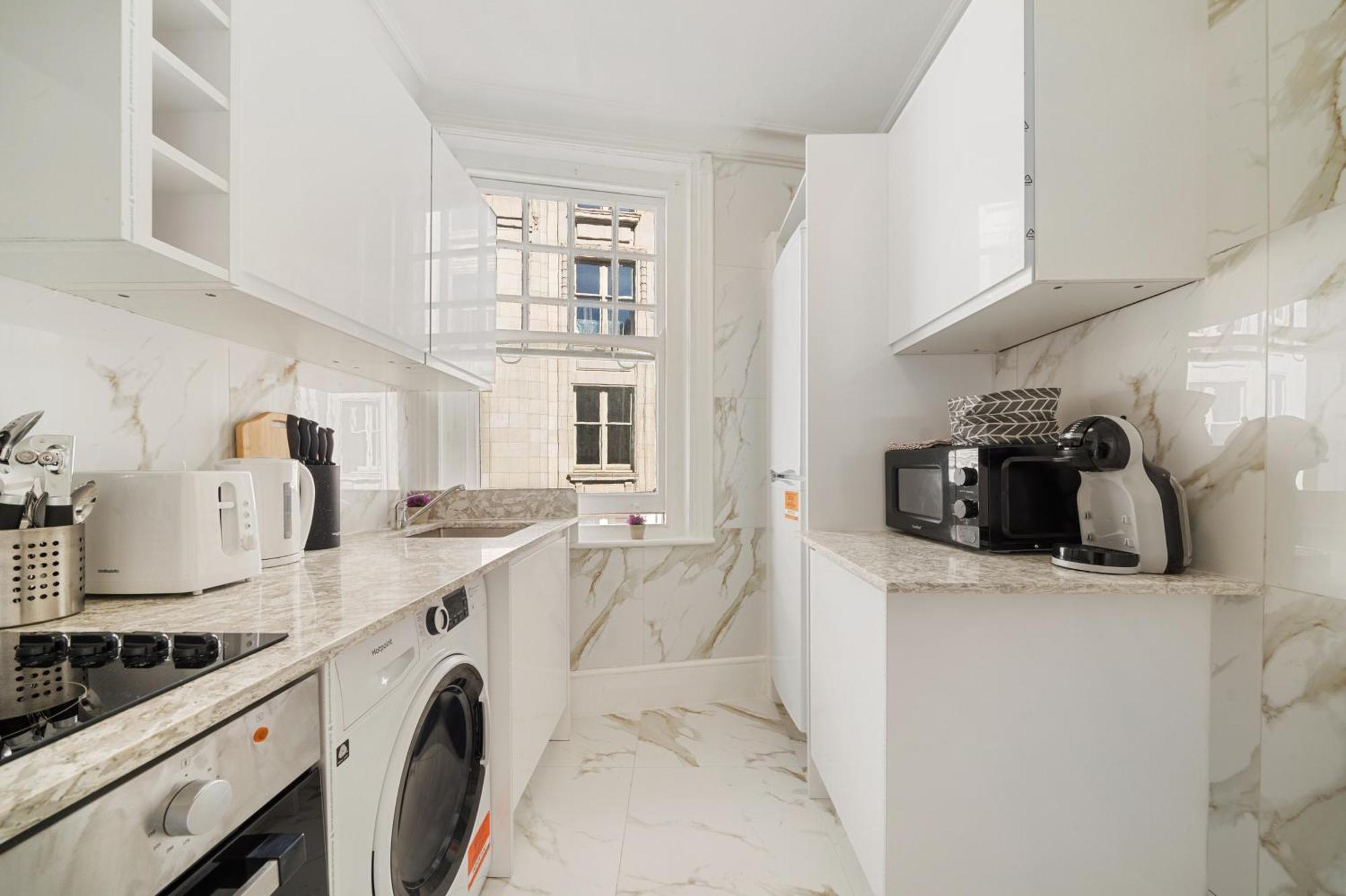 Prime Soho 3-bedroom Steps From Piccadilly And Chinatown 3gh Appartement Londres