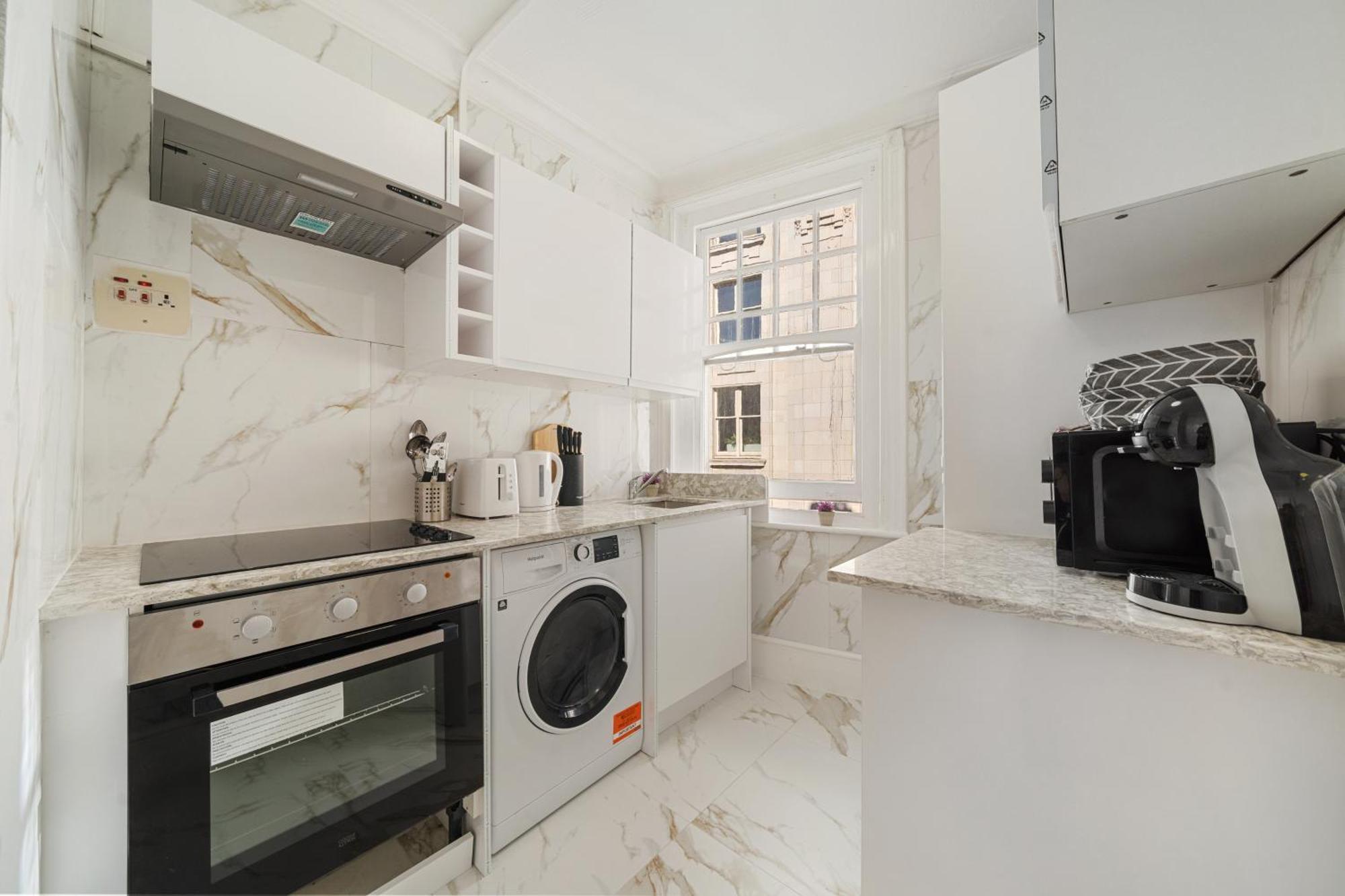 Prime Soho 3-bedroom Steps From Piccadilly And Chinatown 3gh Appartement *
