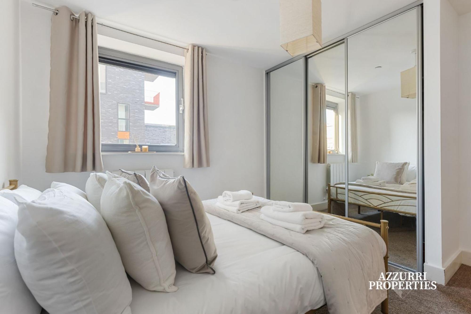 2 Bed Only Five Minutes Walk From Crossharbour Apartamento