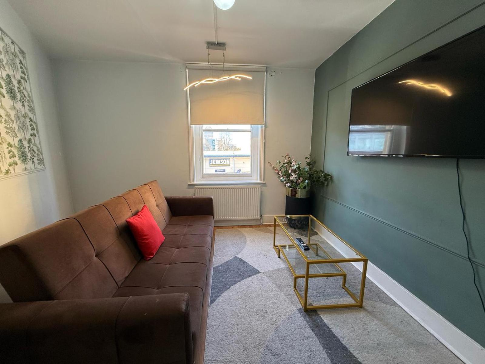 A6-3 Bed 2nd Floor Flat Near Elephant And Castle * Londres