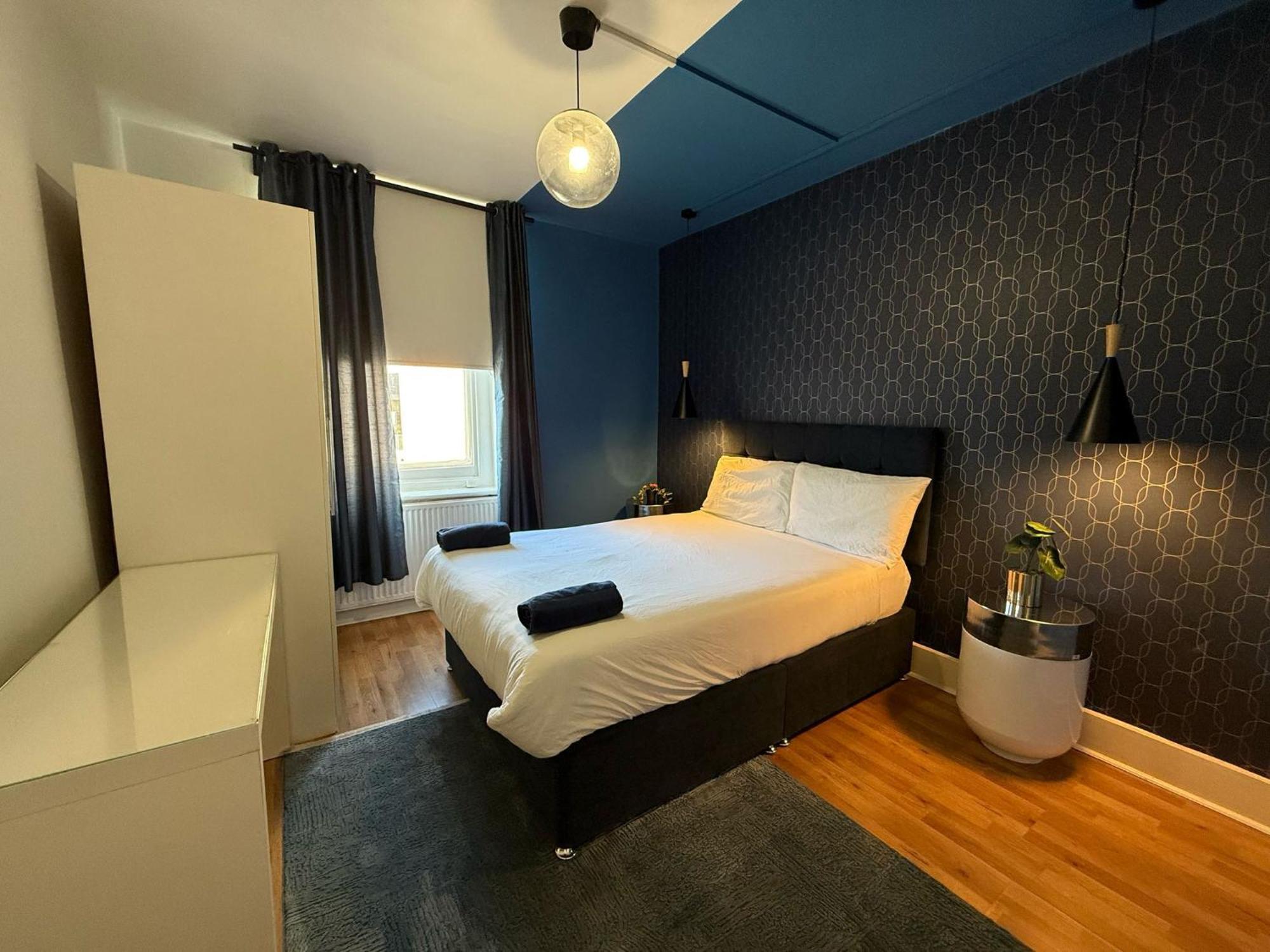A6-3 Bed 2nd Floor Flat Near Elephant And Castle *