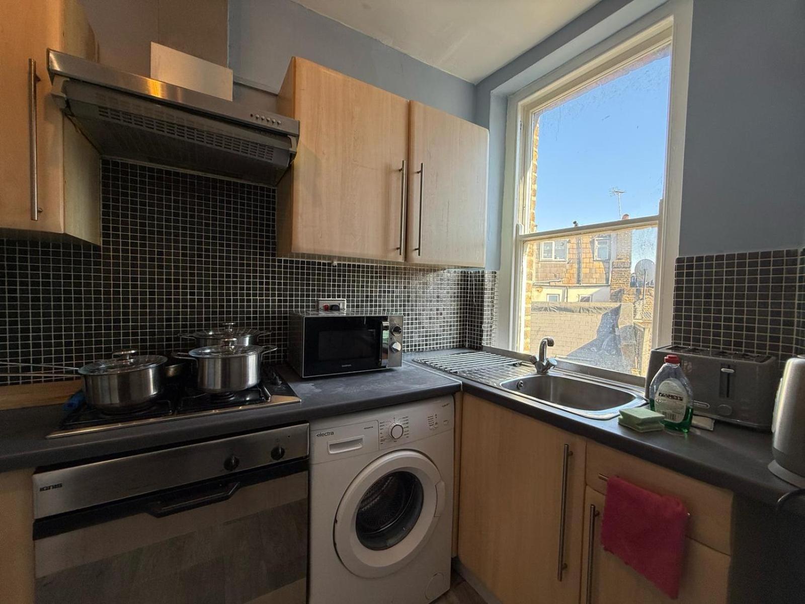 A6-3 Bed 2nd Floor Flat Near Elephant And Castle Londres