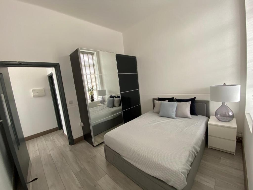 Modern 2bed Warehouse Conversion Apartment, West Appartement Londres