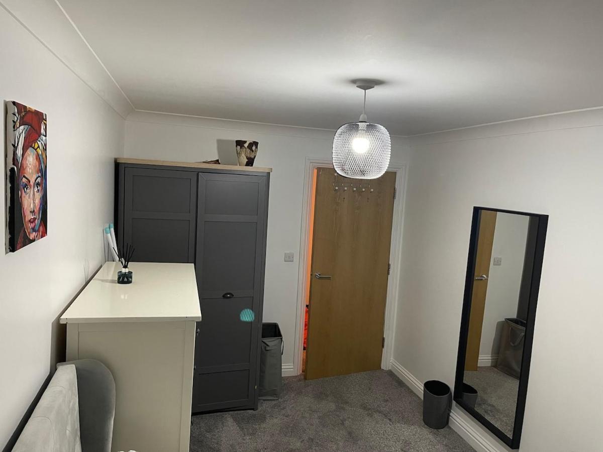 Lovely 2 Bedroom Flat With Free Parking And Wifi Londres