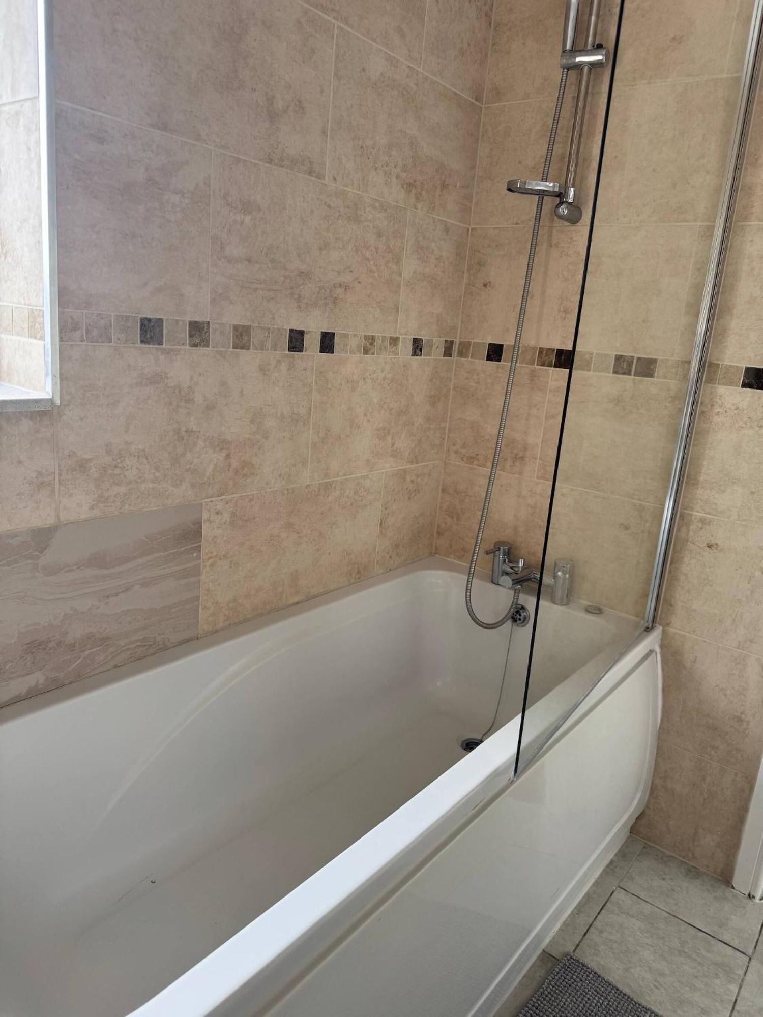 Beautiful 2 Bed Cricklewood Apartamento Londres
