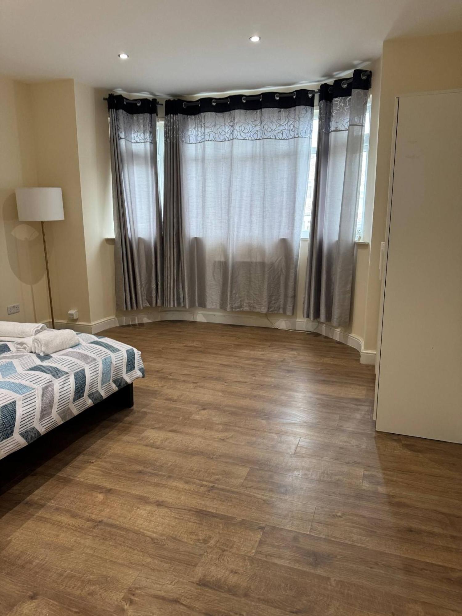 Beautiful 2 Bed Cricklewood Apartamento Londres