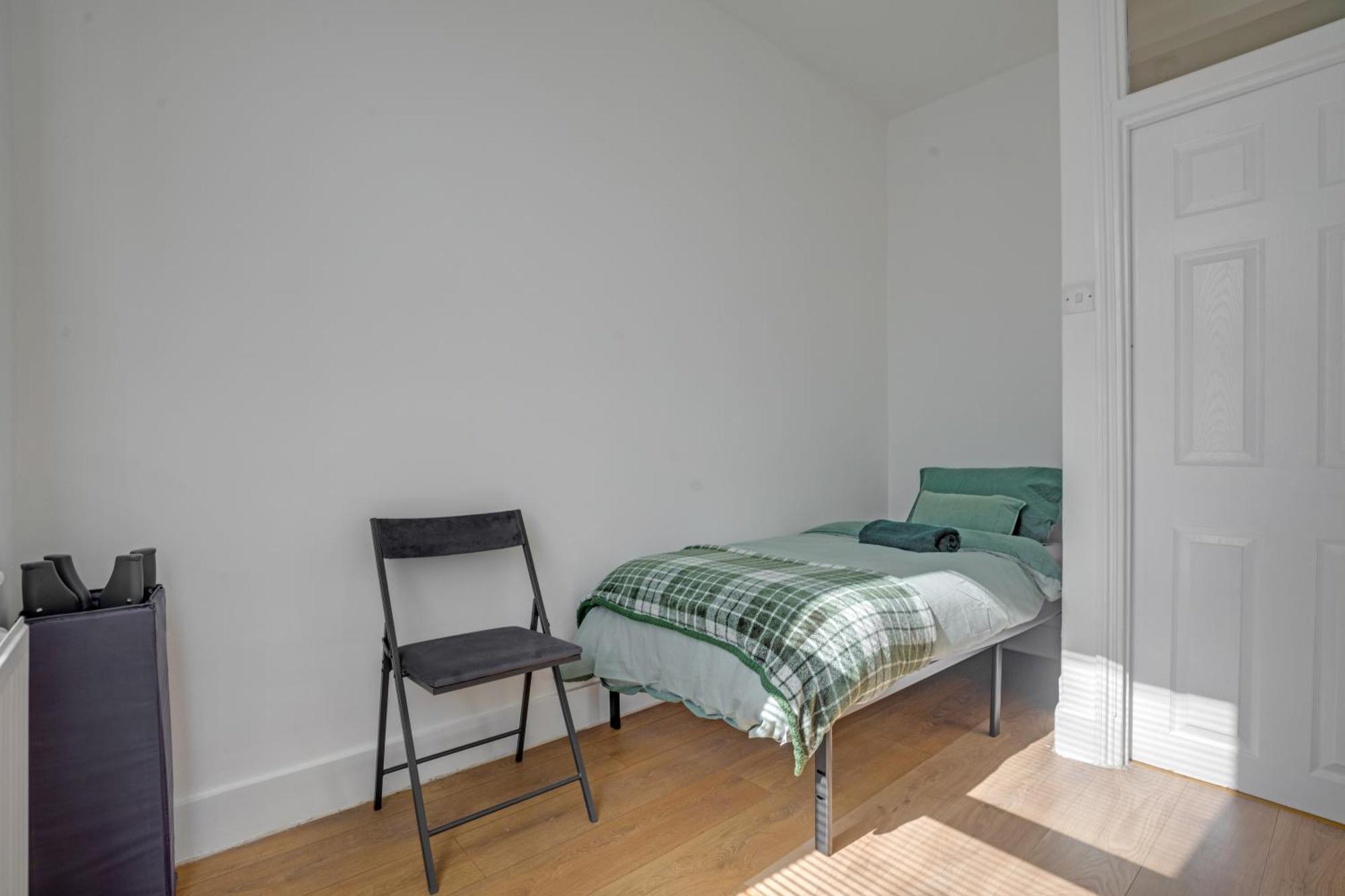 3 Bedroom Luxury House With Parking Londres