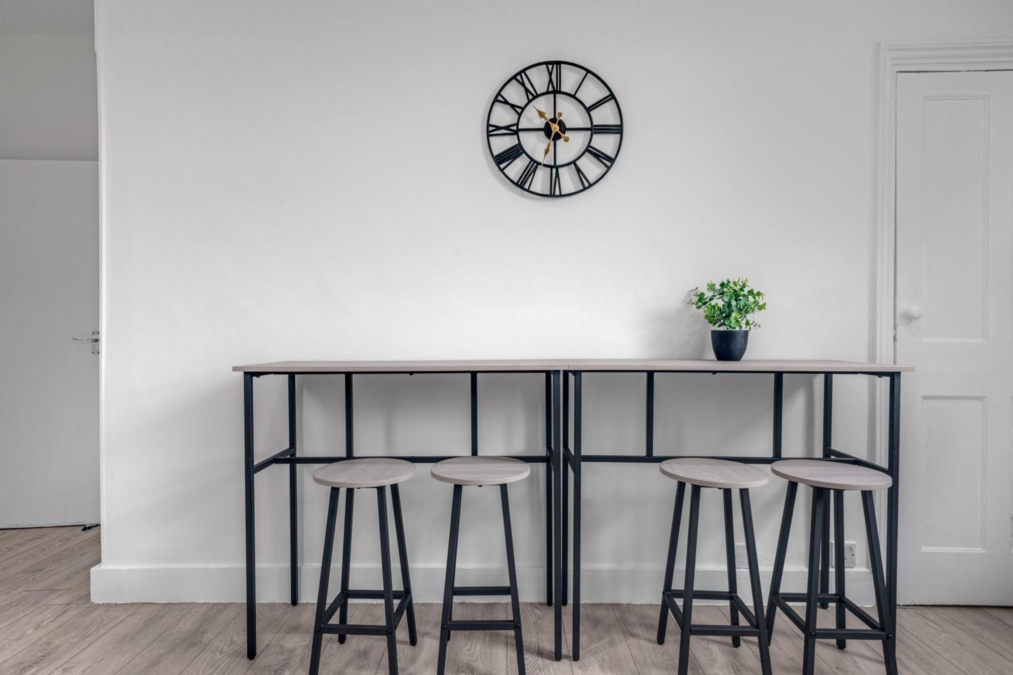 3 Bedroom Luxury House With Parking Appartement Londres