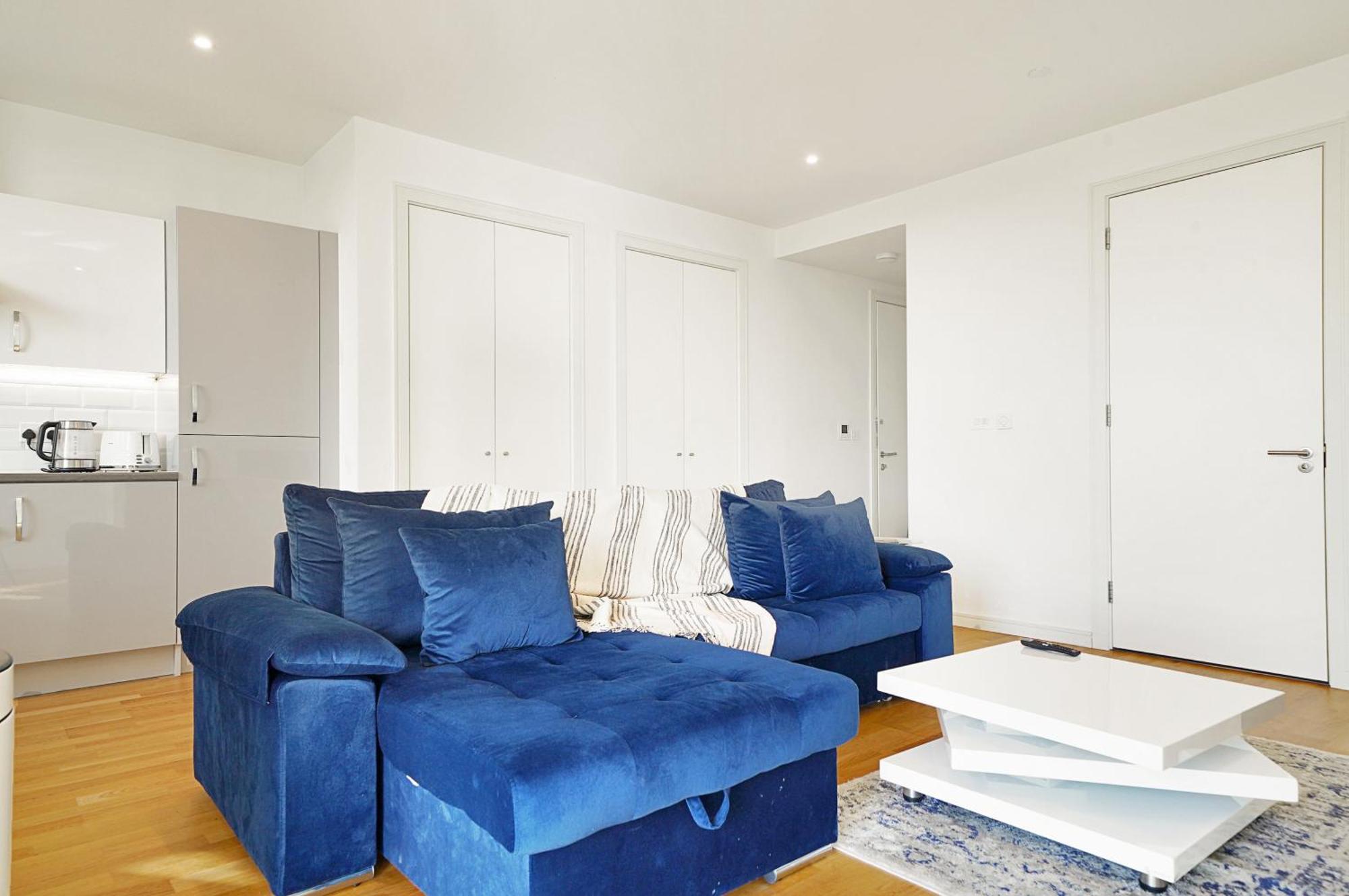 Stunning Flat With Large Balcony Overlooking River By Cto Serviced Londres