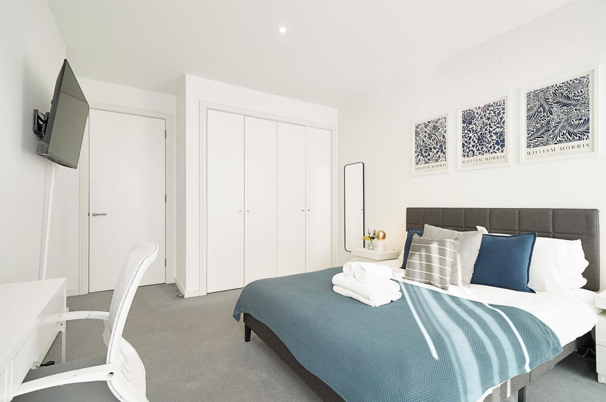 Stunning Flat With Large Balcony Overlooking River By Cto Serviced Appartement Londres