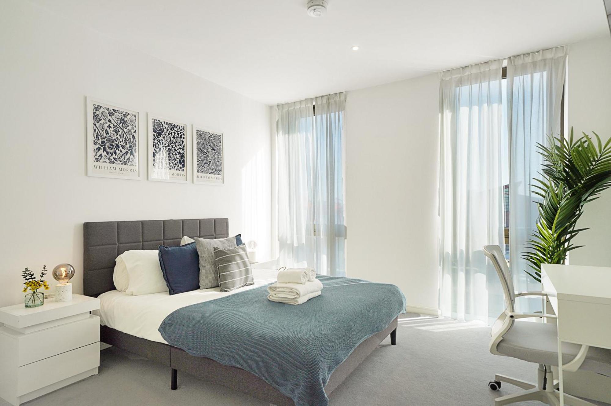 Stunning Flat With Large Balcony Overlooking River By Cto Serviced Appartement *