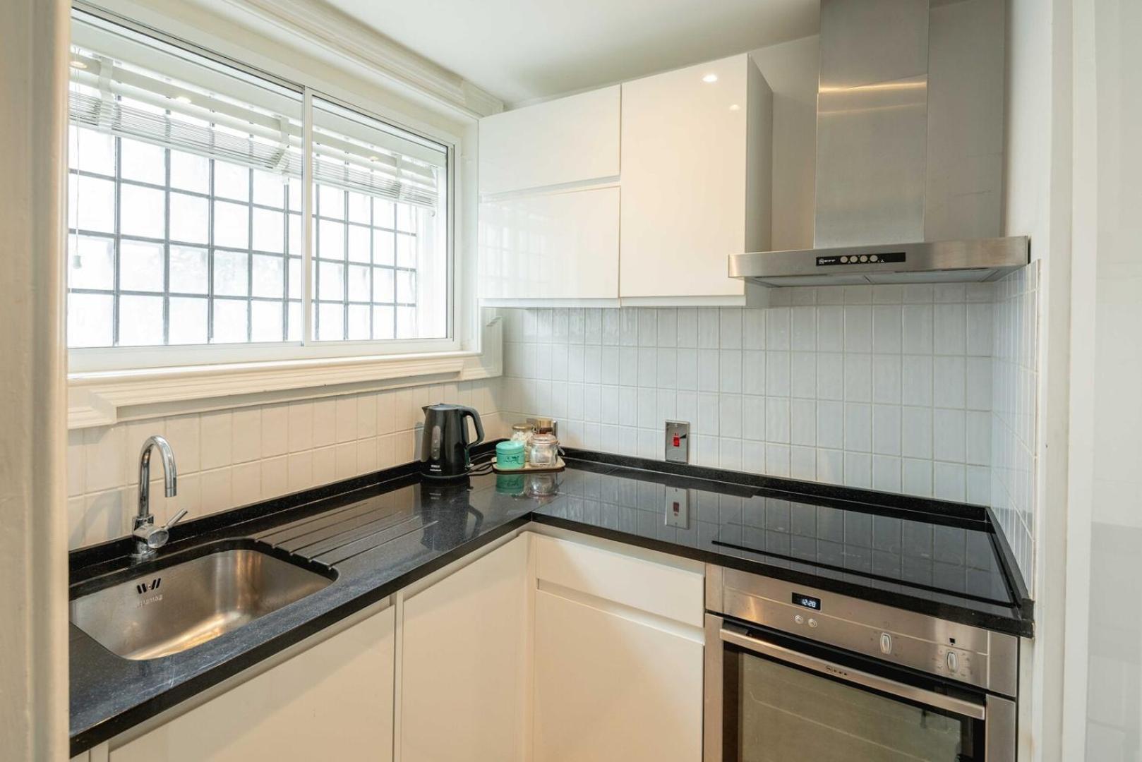 Chic 2bd Flat Opp. Earl's Court Station Appartement Londres