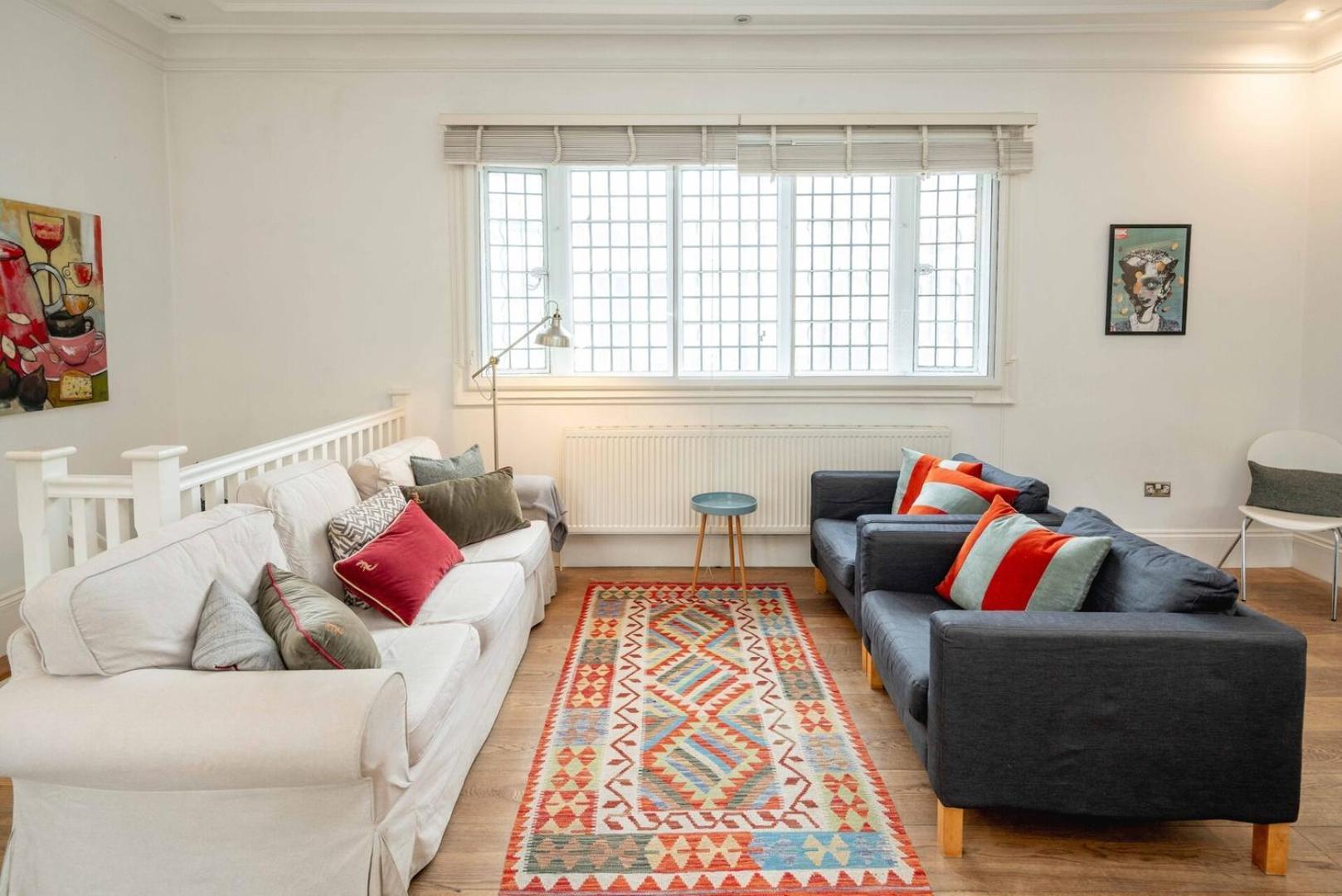 Chic 2bd Flat Opp. Earl's Court Station Londres