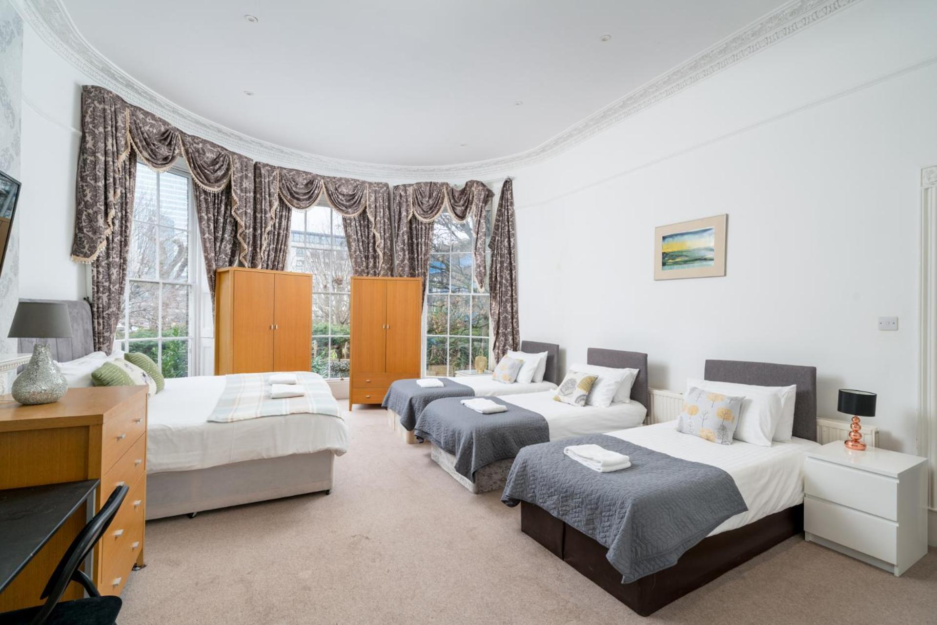 Larger Groups Close To O2 Arena Excel Canary Wharf With Wifi And Parking Within Mins Walk To Drl & Jubilee Line *
