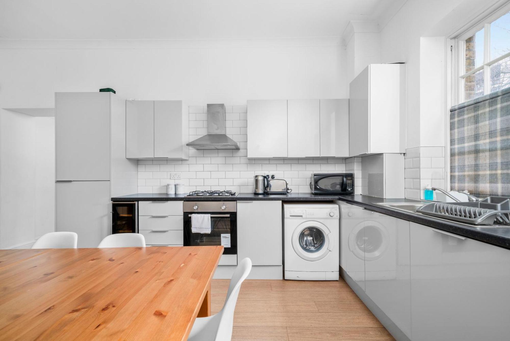 Larger Groups Close To O2 Arena Excel Canary Wharf With Wifi And Parking Within Mins Walk To Drl & Jubilee Line *