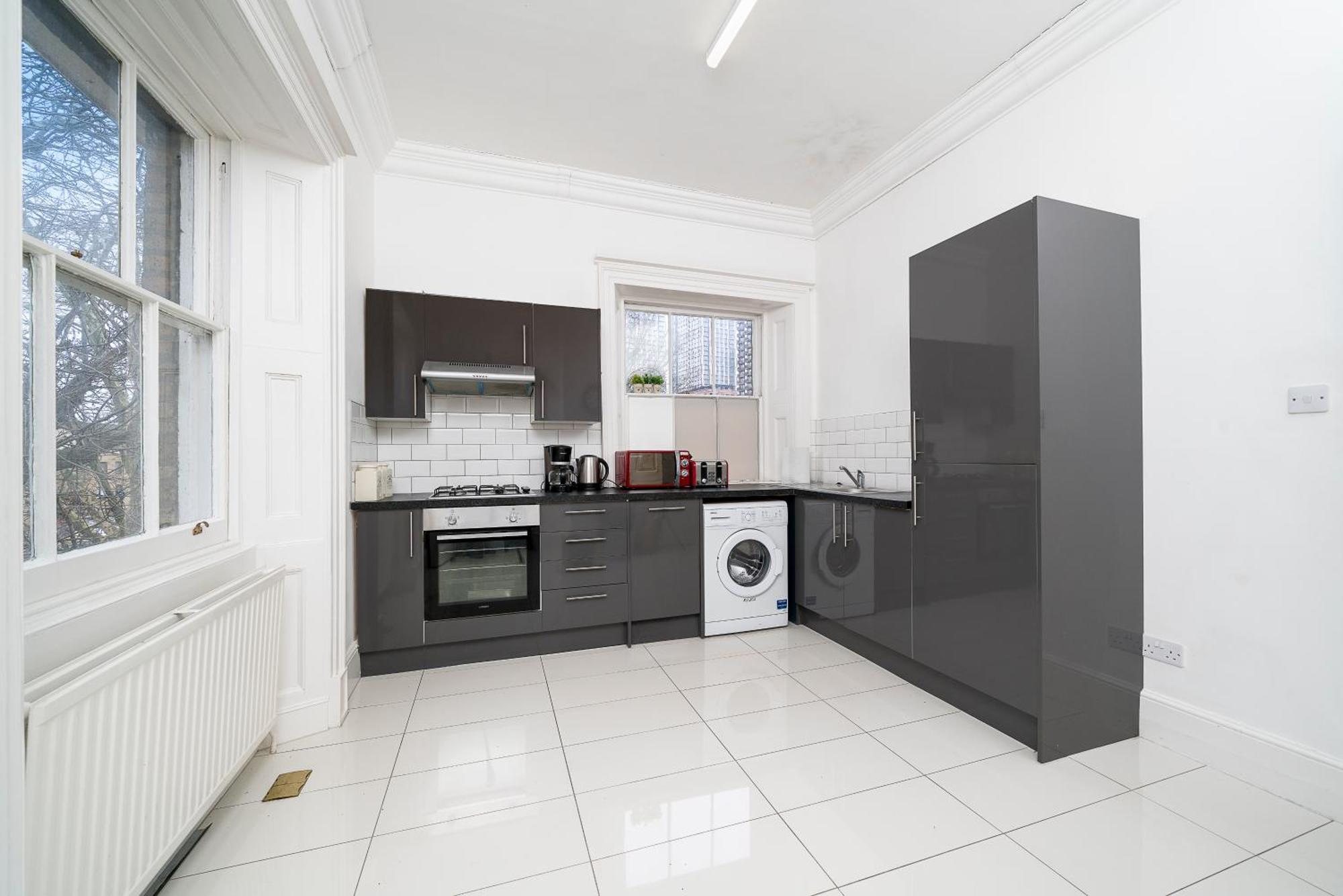 Larger Groups Close To O2 Arena Excel Canary Wharf With Wifi And Parking Within Mins Walk To Drl & Jubilee Line