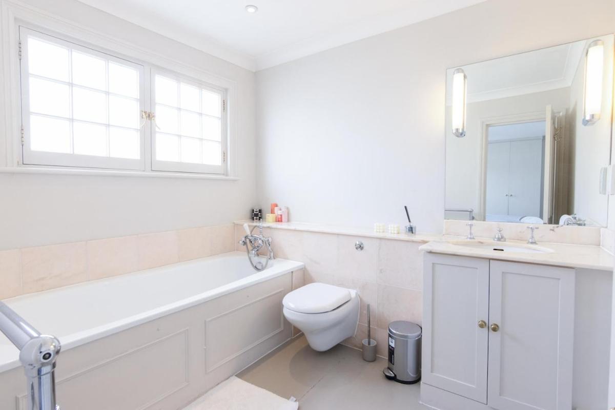 3 Bedroom Luxury In Eaton Square Londres