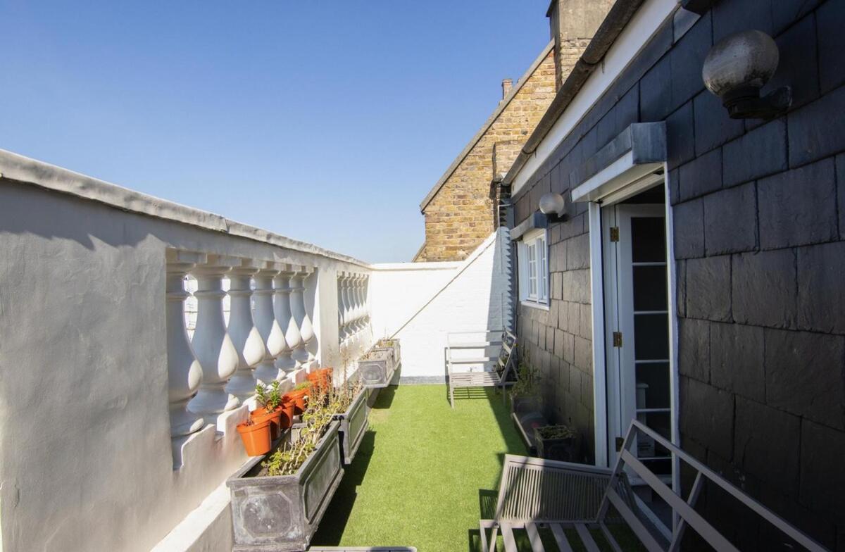 3 Bedroom Luxury In Eaton Square *