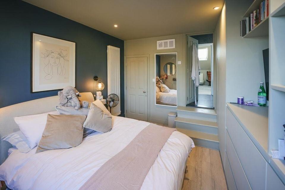 Stunning 5-bedroom House In The Heart Of Hébergement de vacances Londres