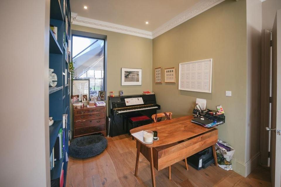Hébergement de vacances Stunning 5-bedroom House In The Heart Of