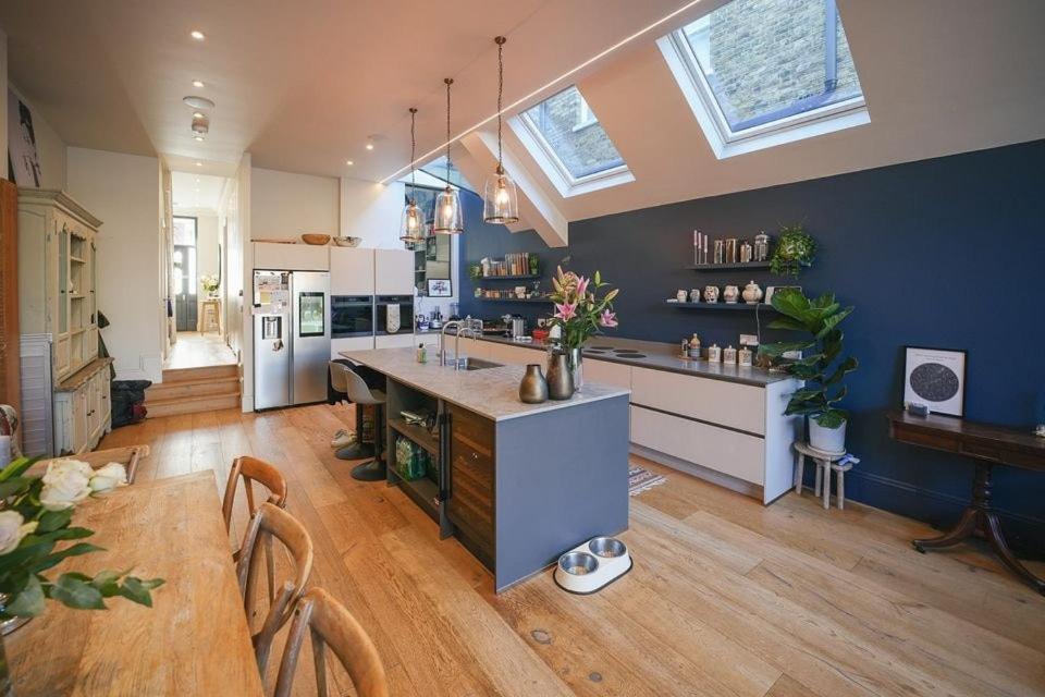 Hébergement de vacances Stunning 5-bedroom House In The Heart Of *