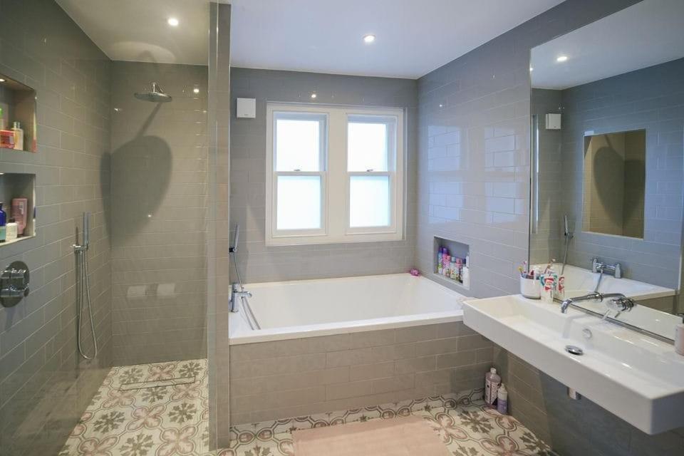 Stunning 5-bedroom House In The Heart Of Hébergement de vacances *