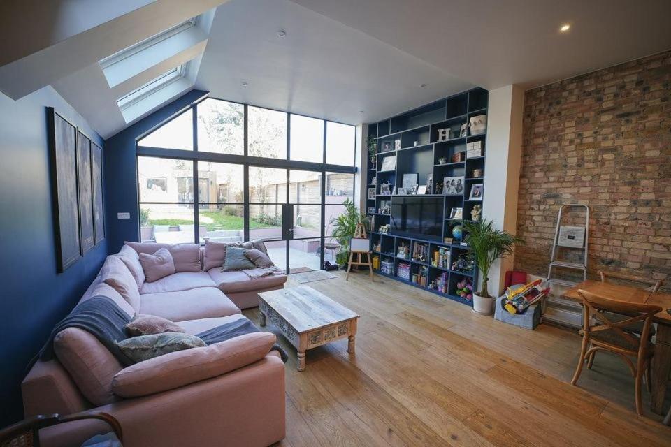Stunning 5-bedroom House In The Heart Of Hébergement de vacances Londres