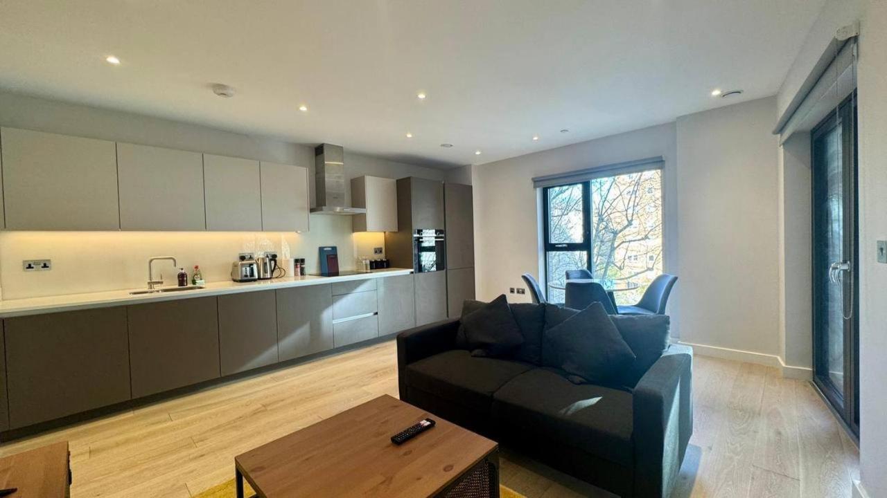 Modern 2 Bedroom Near Eye Appartement Londres