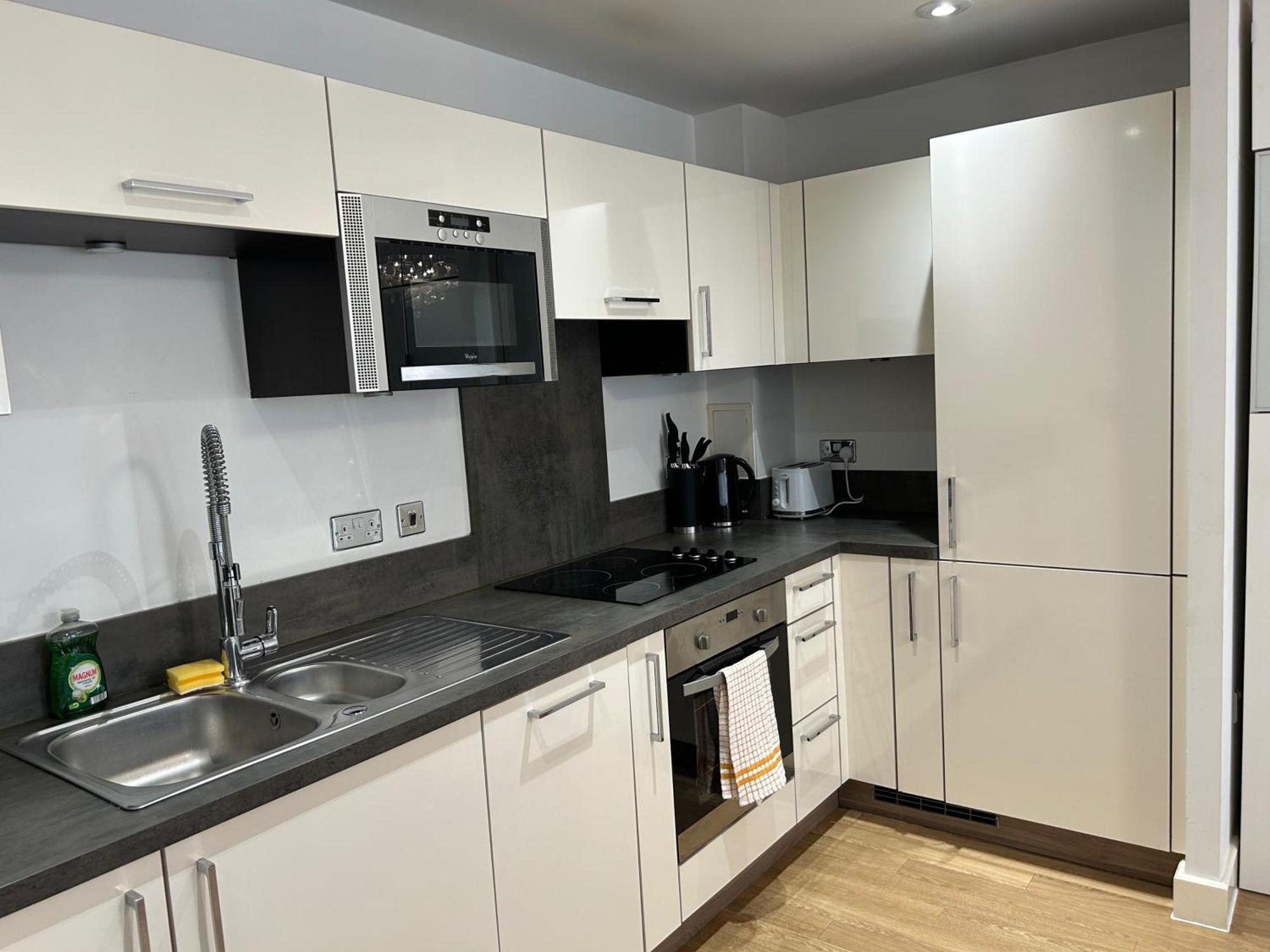 1-Bed Apt Sleeps 4 Central To Shops & Transport Appartement