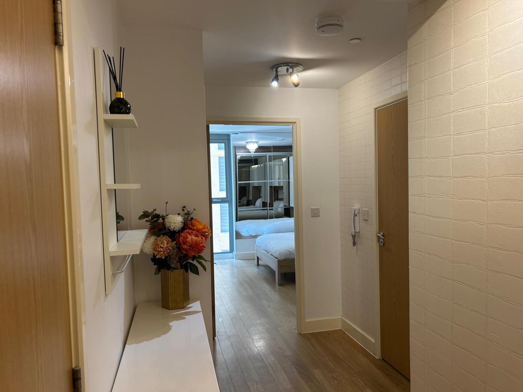 Appartement 1-Bed Apt Sleeps 4 Central To Shops & Transport