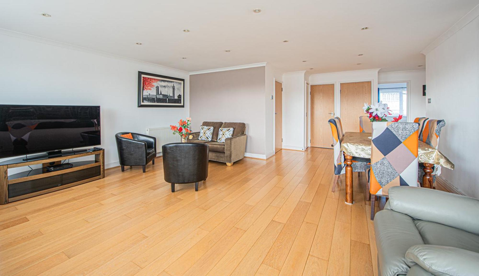 Apartment Elegant 2-bed Flat In Prime Golders Location London