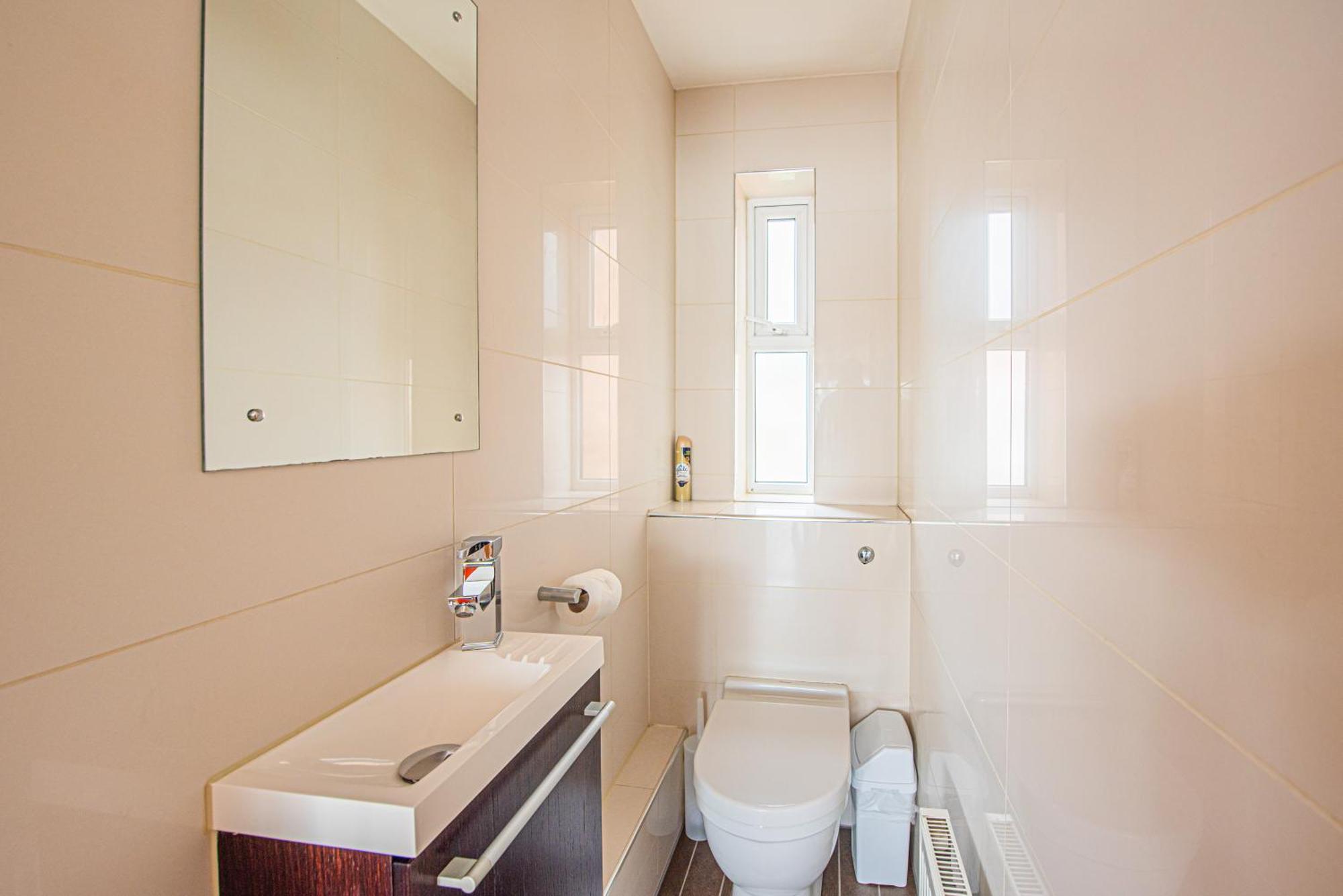 Apartment Elegant 2-bed Flat In Prime Golders Location