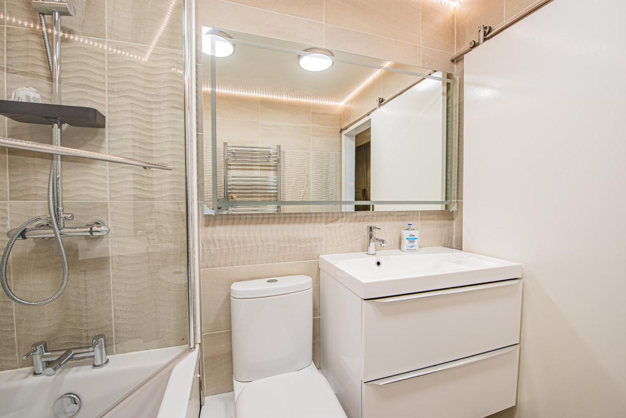 Lovely 3 Bed House With Garden Appartement