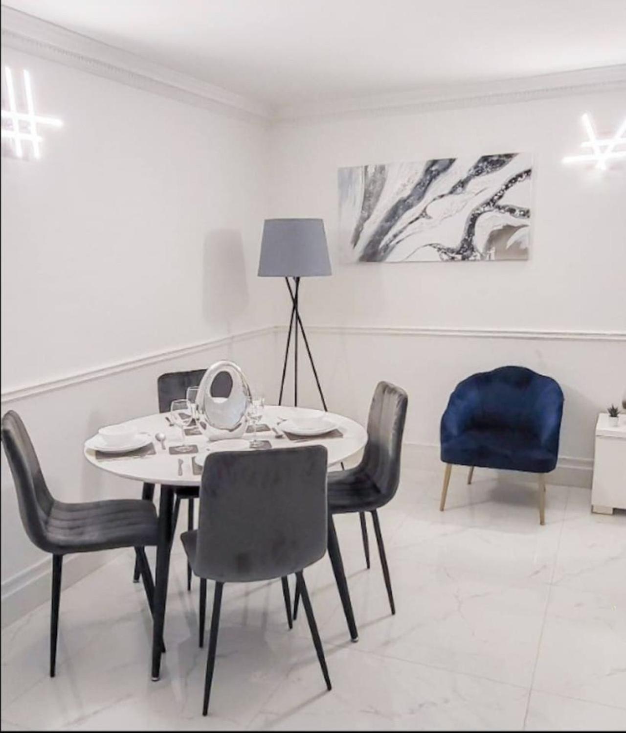 Spacious 2-bedroom In Canary Wharf Appartement *