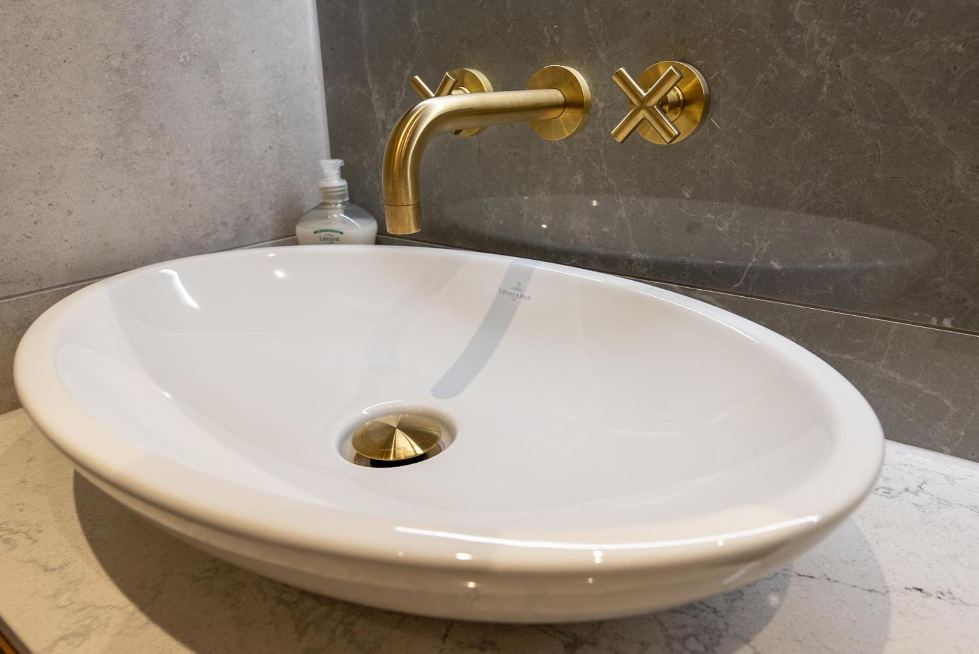Premium 2-Bedroom Flat With Lift & Private Balcony In Farringdon, London Londres