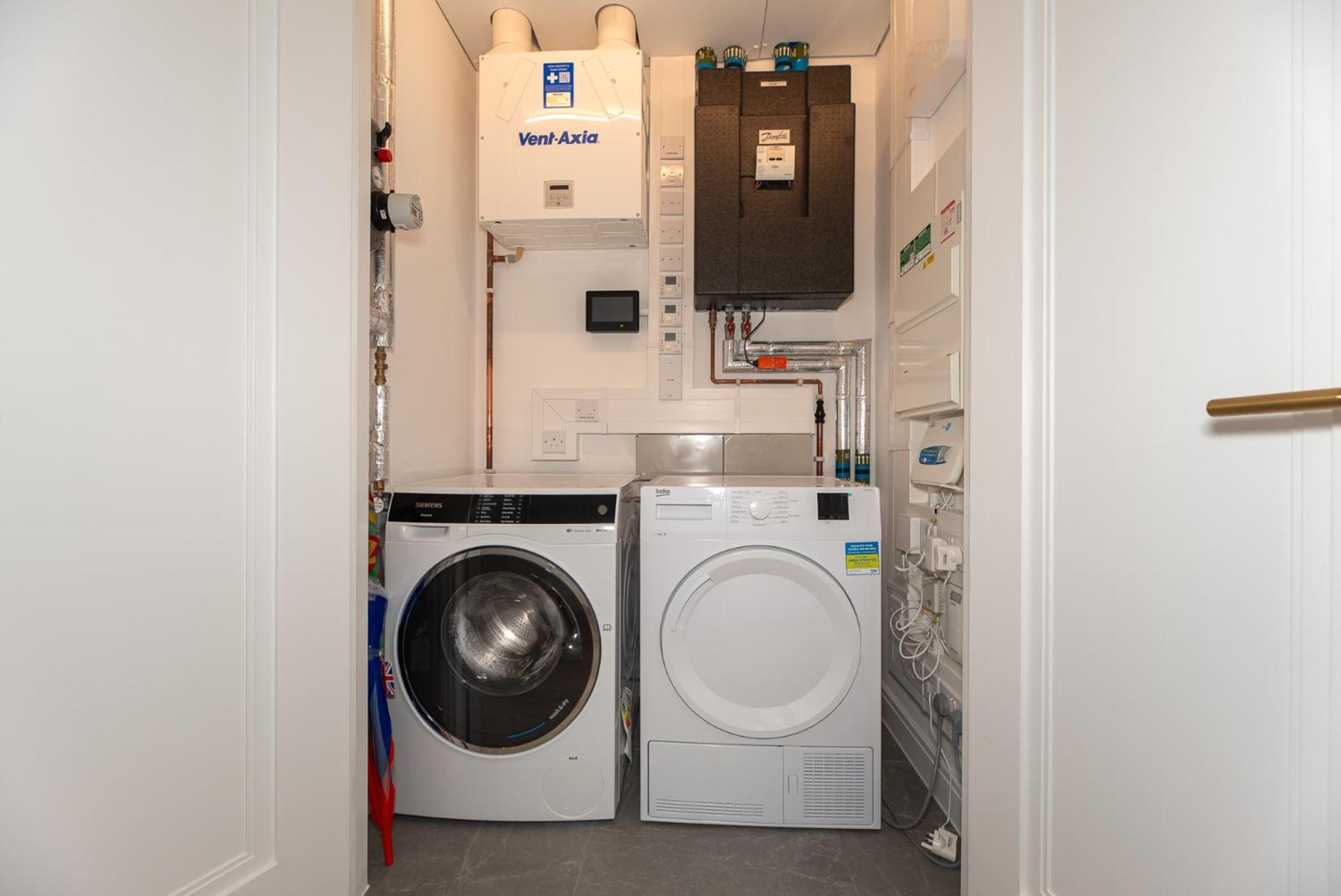 Premium 2-Bedroom Flat With Lift & Private Balcony In Farringdon, London Appartement