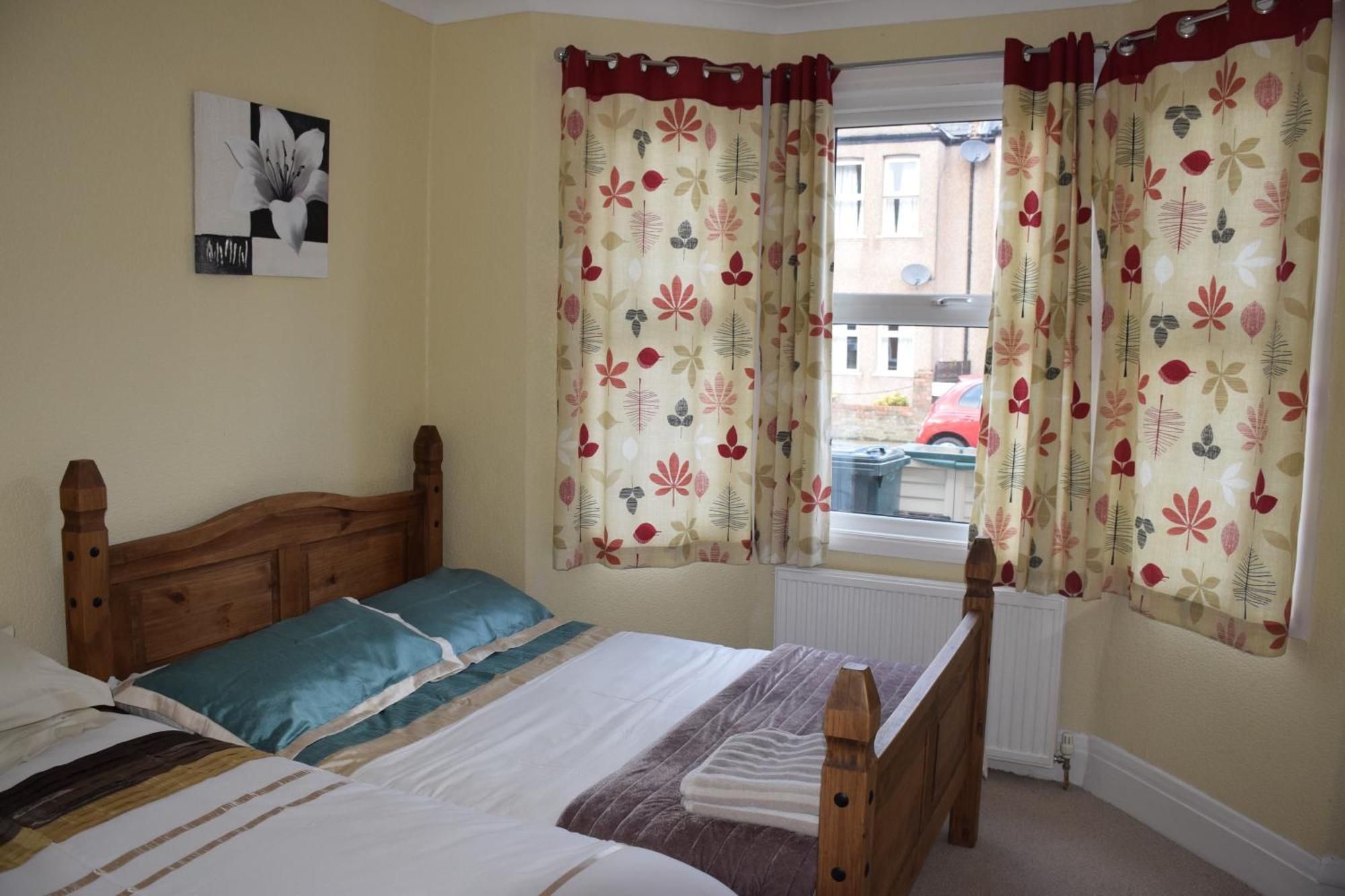 2 Bedroom Apartment, Fortescue Road Londres