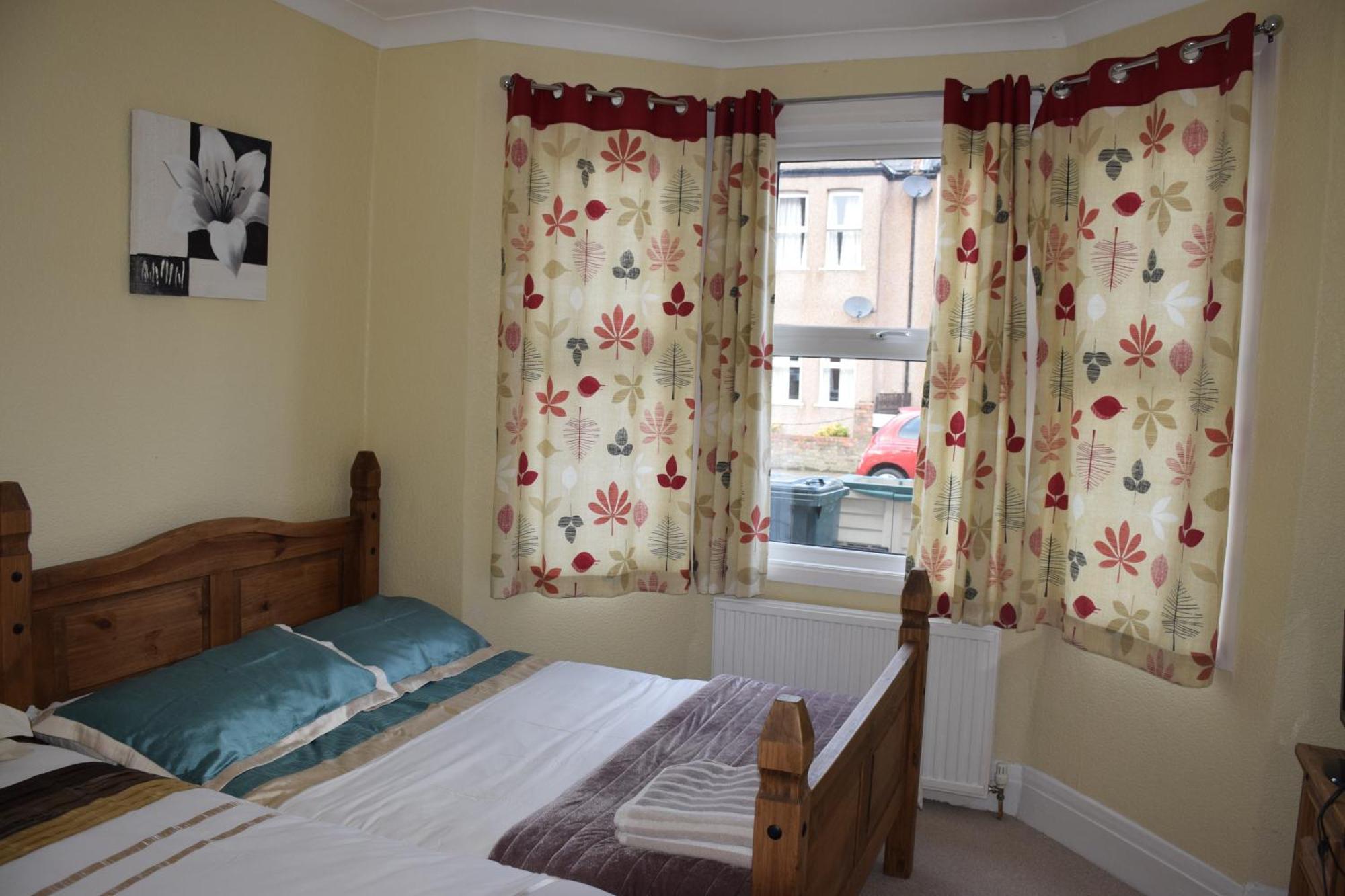 2 Bedroom Apartment, Fortescue Road Londres