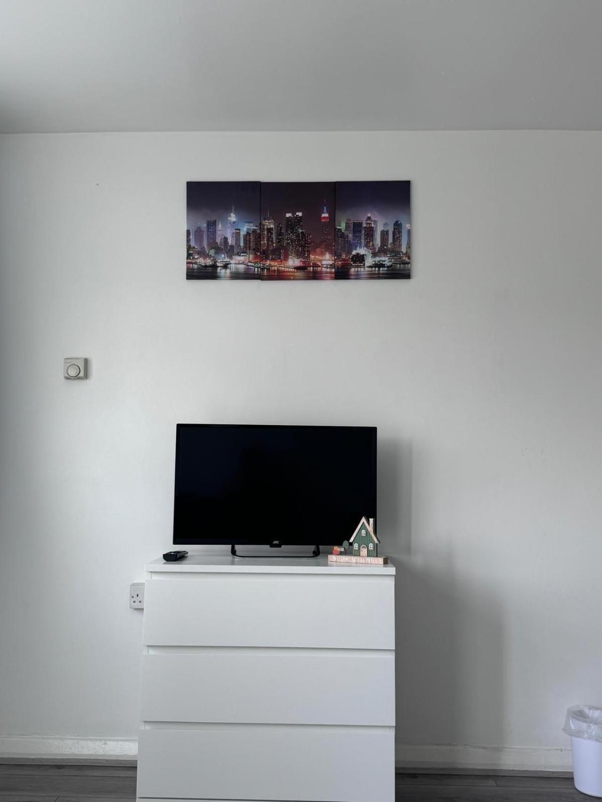 Modern In A 4 Bedroom Flat In London, Shared Bathroom! Hospedagem domiciliar *