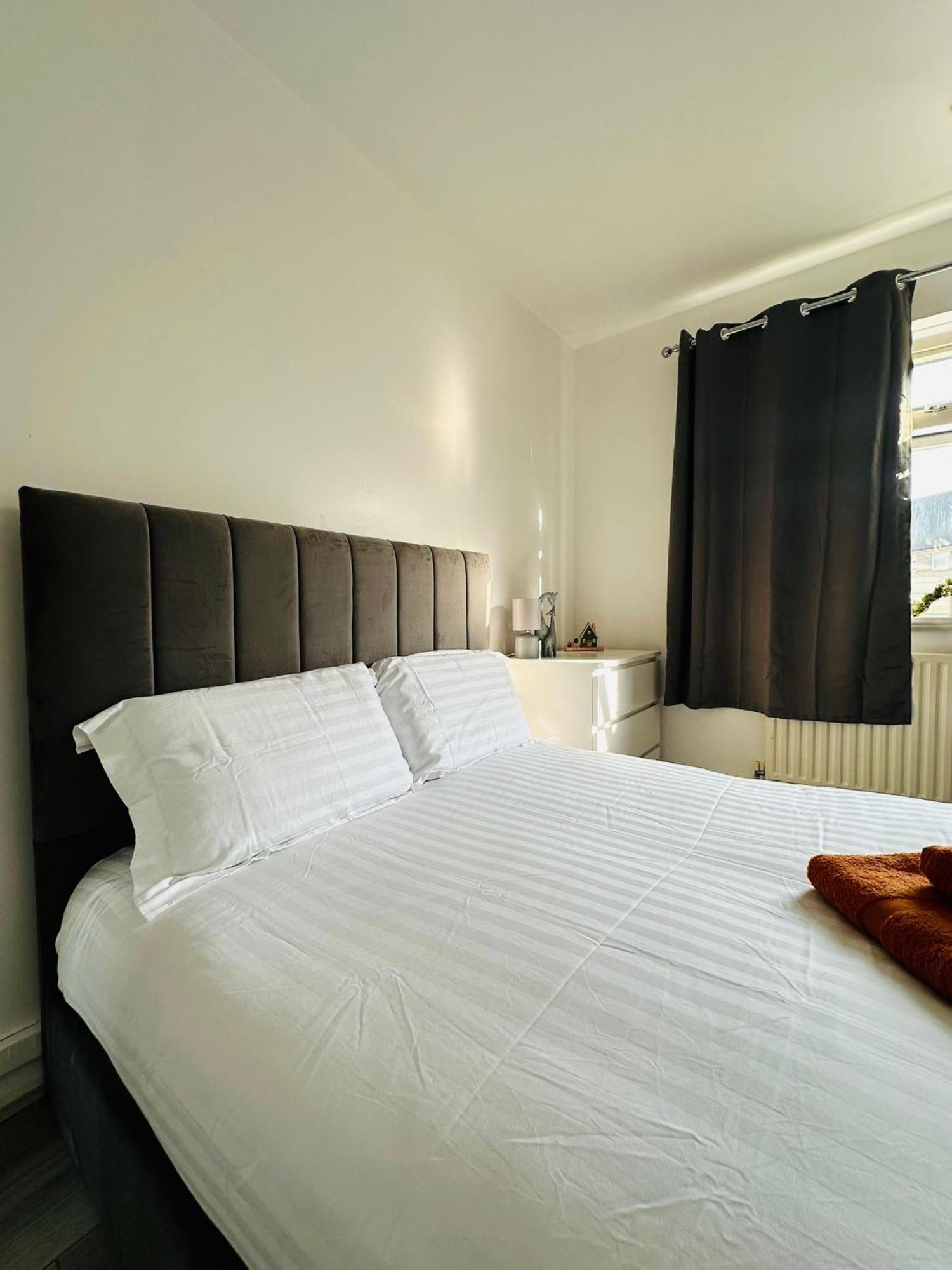 Habitación en casa particular Modern In A 4 Bedroom Flat In London, Shared Bathroom! *