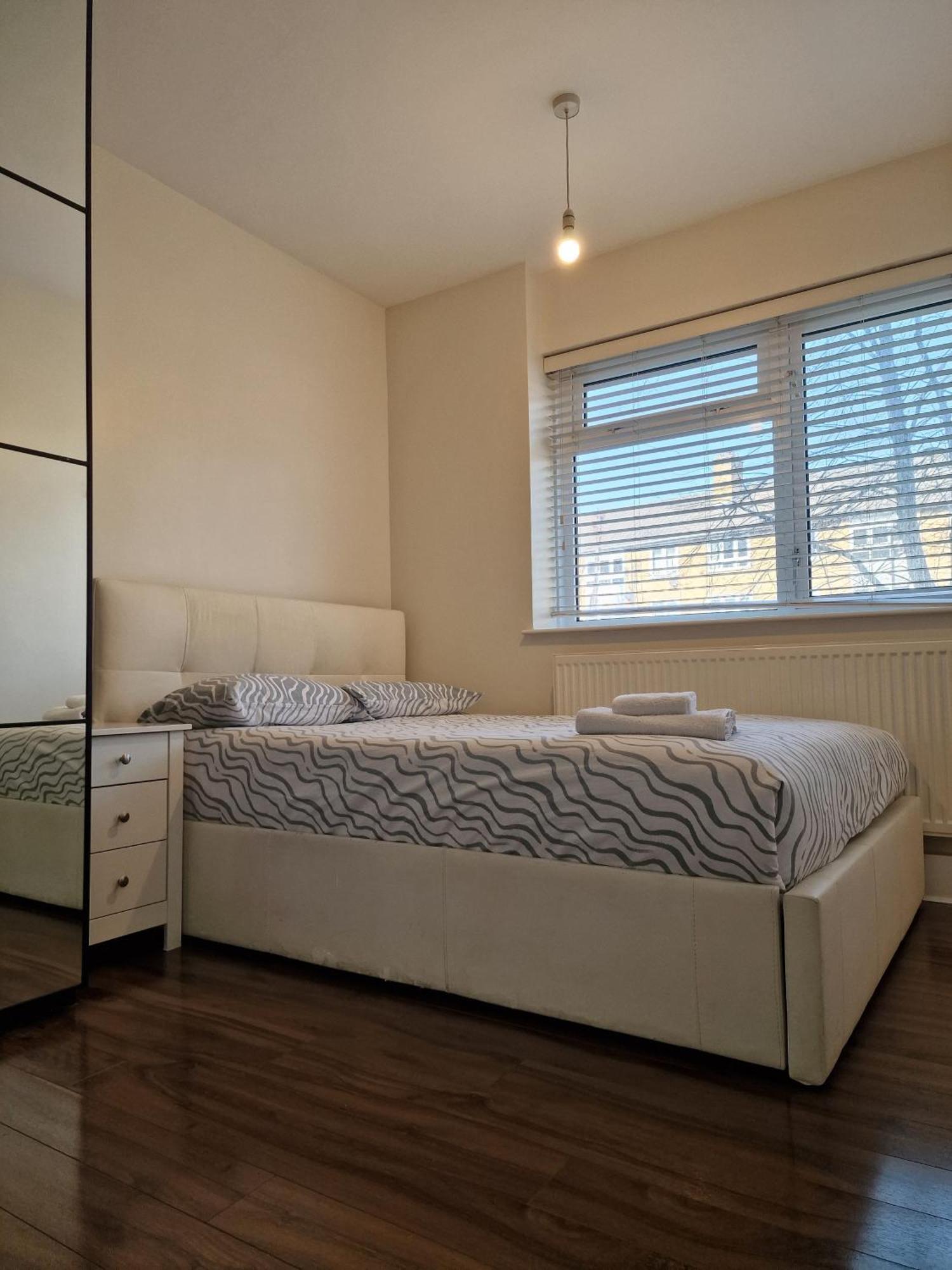 2 Bed Close To *